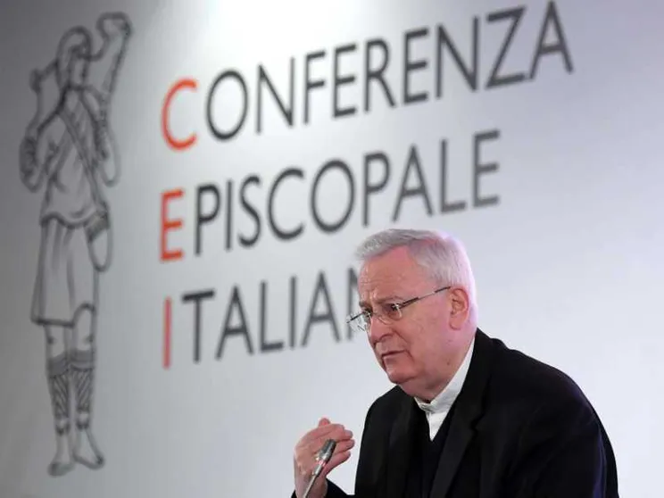 Bassetti: dai vescovi l'invito morale a vaccinarsi