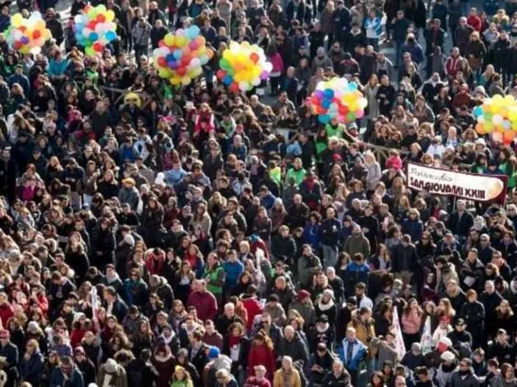 Il Papa: l’Azione Cattolica "in uscita" nei luoghi dove Dio è sconosciuto