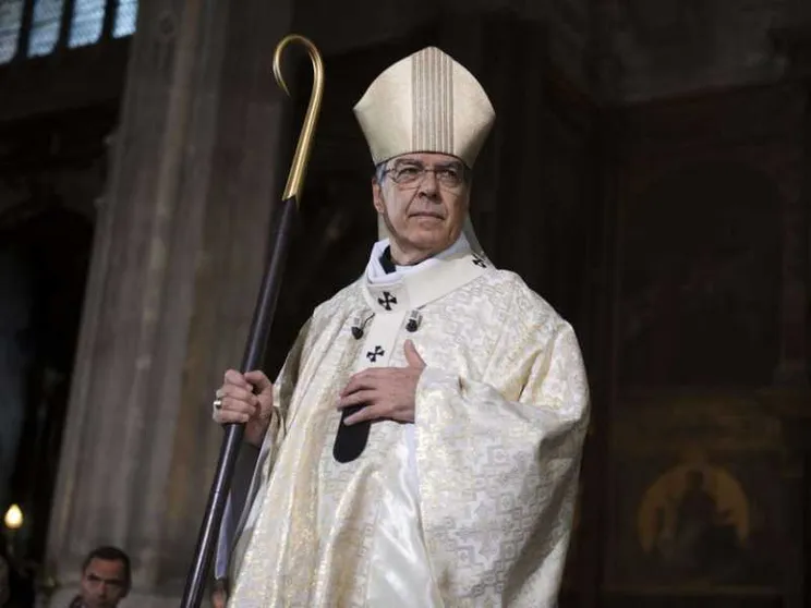 Bufera sull'arcivescovo di Parigi che rimette il mandato a papa Francesco
