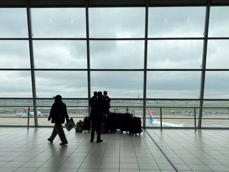 Così Omicron è già arrivata in Italia. Ora tutti vogliono chiudere i confini