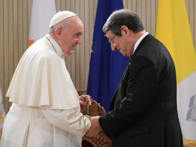 Il Papa: «Non saranno i muri della paura ad aiutare il progresso dell'Europa»