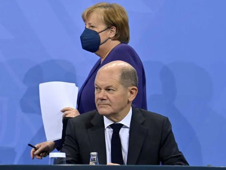 In Germania stretta contro il Covid. E Merkel invidia l'Italia