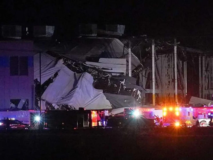 30 tornado devastano gli Stati Uniti centrali: si temono 100 morti