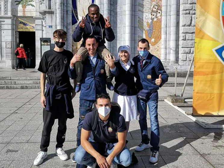 Giovani a scuola dagli ammalati