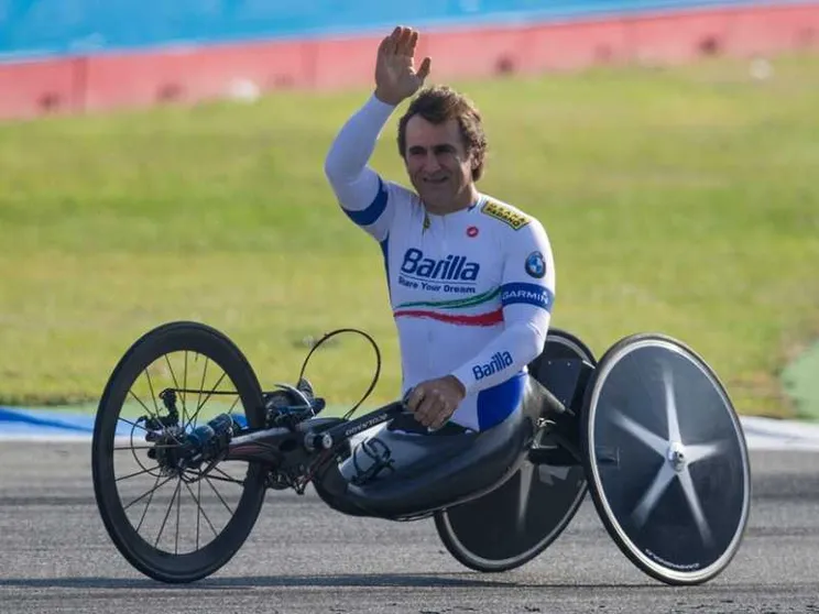 Alex Zanardi è finalmente tornato a casa