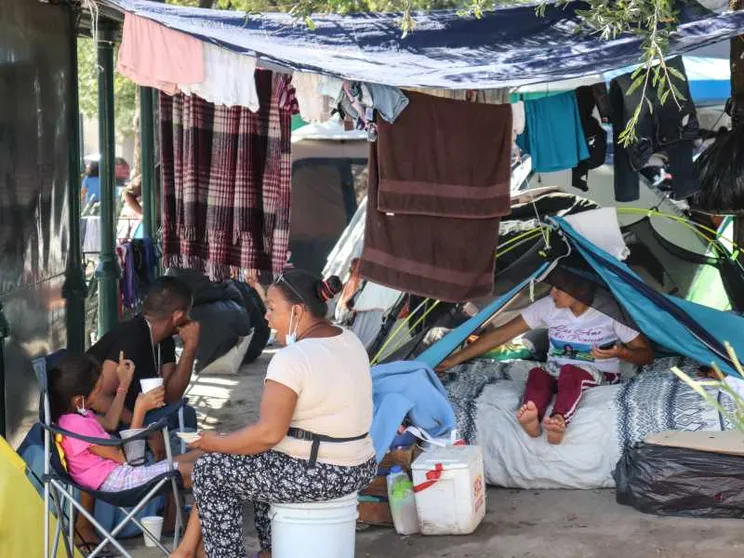 Nei campi dei migranti dal Messico in Usa, dove un numero "ti salva"