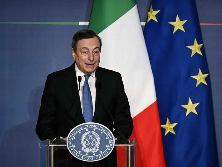 Draghi: io nonno a servizio delle istituzioni, governo avanti a prescindere
