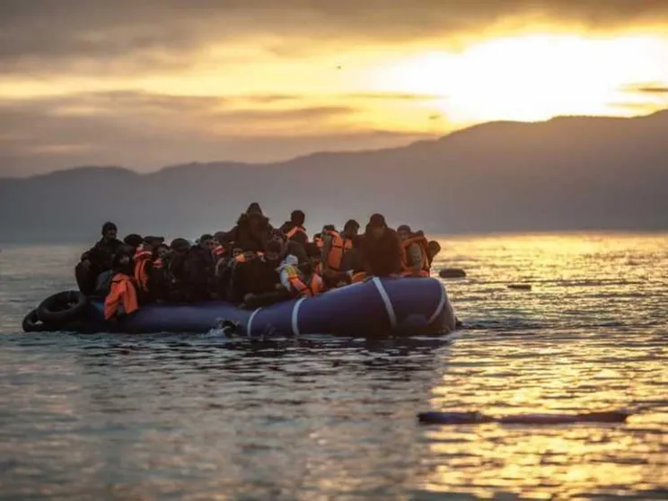 Morti e dispersi sulla rotta dell'Egeo: «Quel barcone era diretto in Italia»