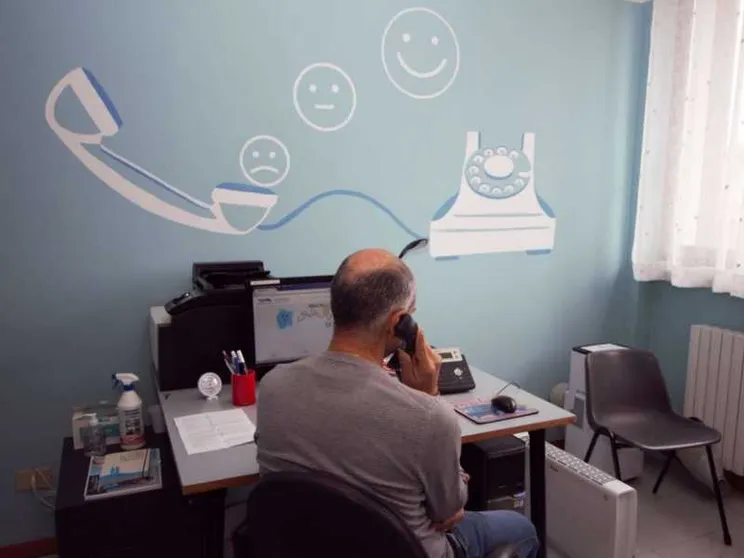 A Natale e Santo Stefano «doniamo tempo a chi è solo». Al telefono