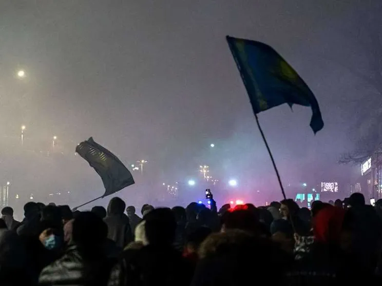 In Kazakistan esplode la rivolta del gas, rimosso il governo