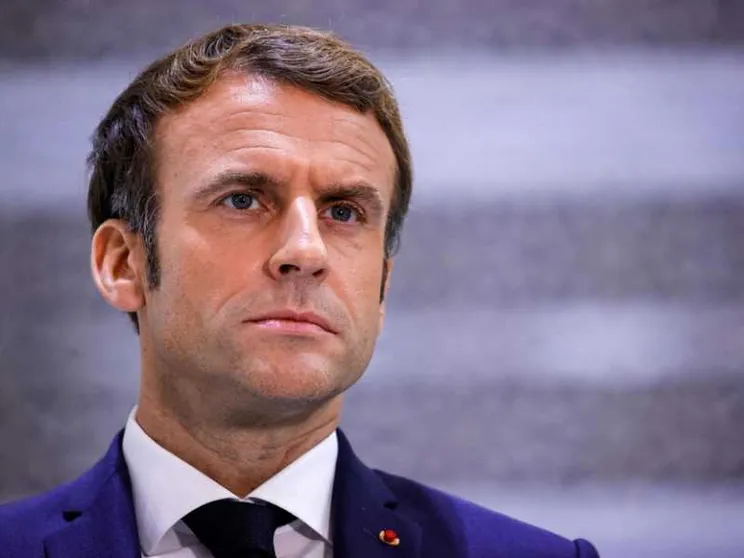 Francia sulla soglia dei 335mila casi e Macron attacca i no-vax