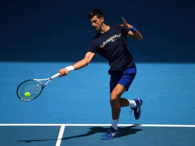 Djokovic: «Positivo al Covid ho rotto l'isolamento per un'intervista»