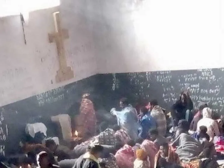 In una foto dall’inferno libico la cristiana preghiera dei rifiutati