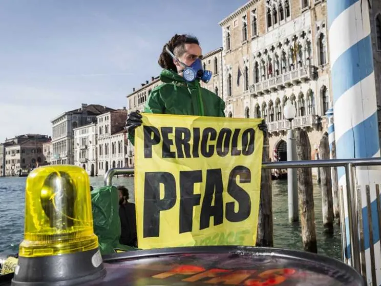 Pfas nell'acqua, 9 anni dopo manca ancora una legge nazionale