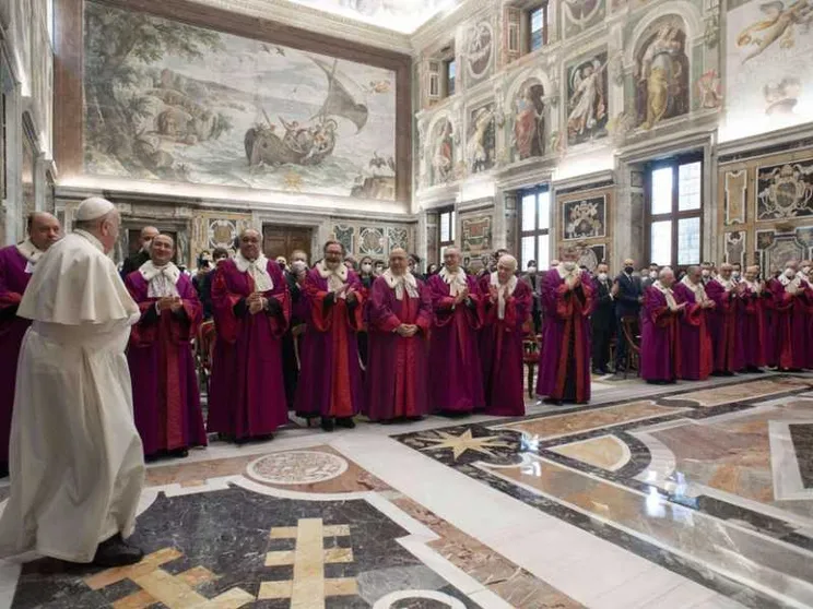 Papa Francesco alla Rota Romana: la Chiesa accanto alle «ferite» degli sposi
