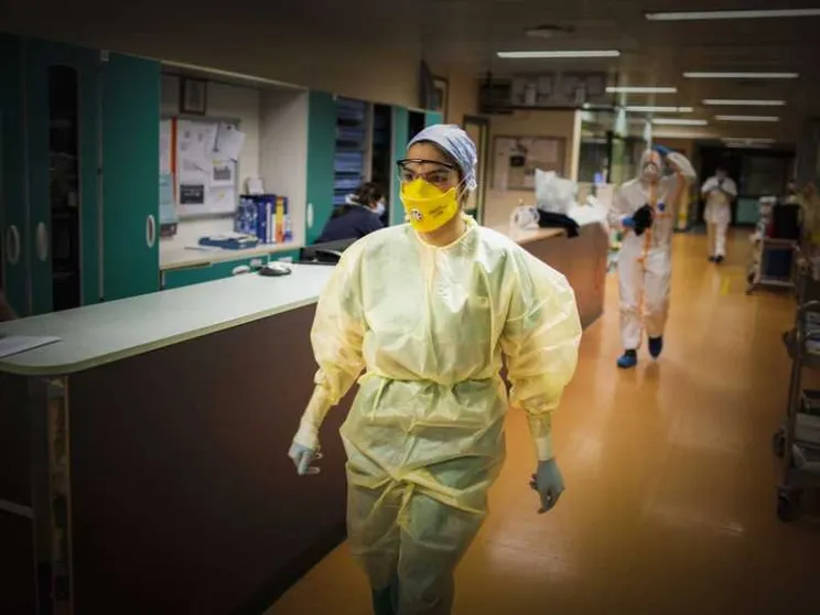 In corsia, tra i medici del Gemelli. «La guerra al Covid? Non è finita»
