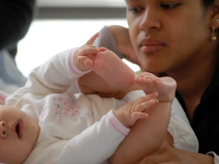 Con più soldi alle madri povere migliora il cervello dei bambini