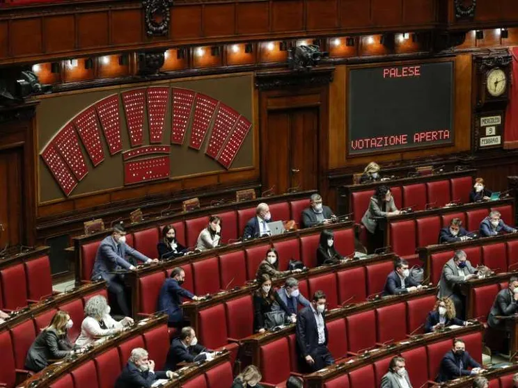 Fine vita in aula, un altro rinvio
