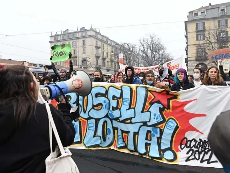 Oggi manifestazioni e cortei in 40 città