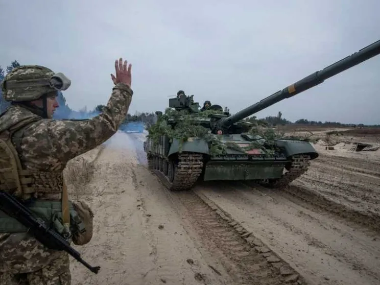 Putin minaccia Kiev e poi frena. La Nato teme un attacco totale