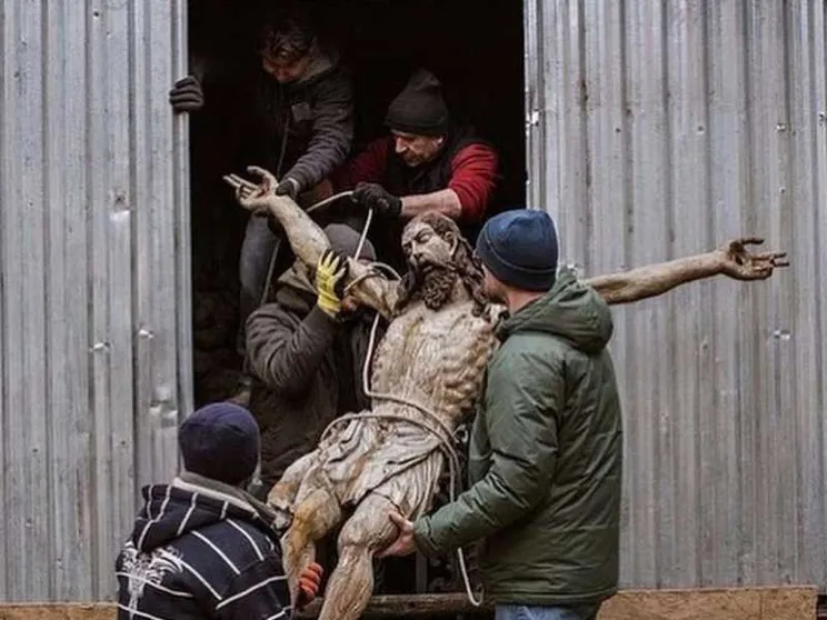 Non solo il Crocifisso: a Leopoli la corsa a salvare il patrimonio artistico