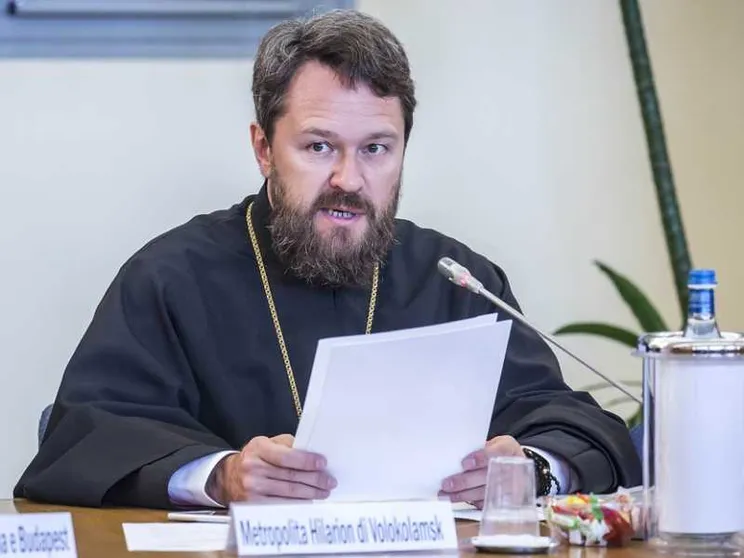Friburgo sospende da docente il metropolita Hilarion: non condanna la guerra