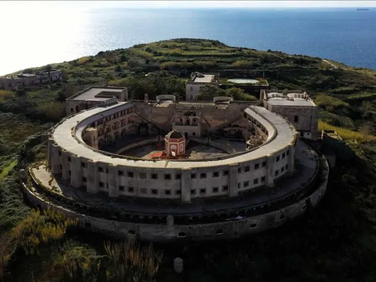 Le "Isole-carcere", in tutto il mondo mare e muri per relegare le persone