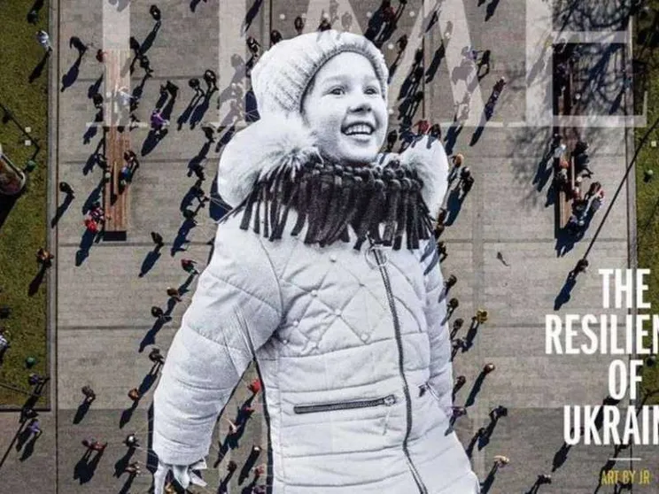 E il sorriso di una bambina ucraina diventa simbolo