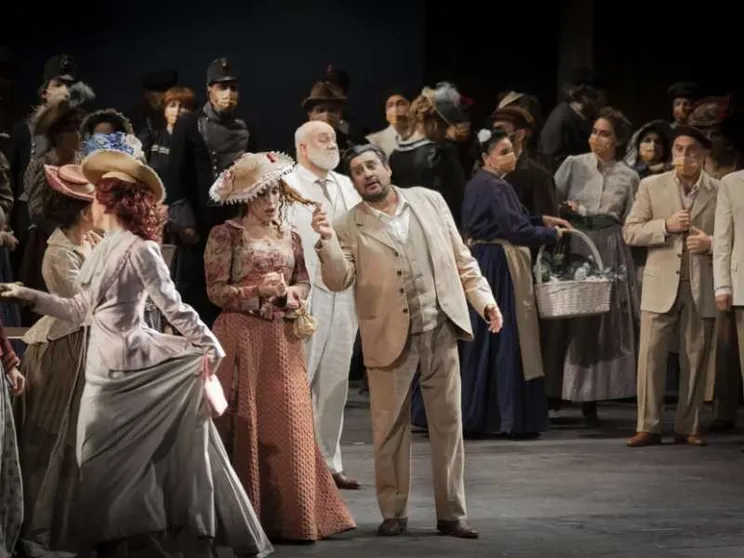 Cacciato il tenore che ferma la prima di «Manon Lescaut» con la scusa del fumo