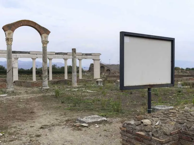 Via Appia, il presente e il passato nella stessa fotografia