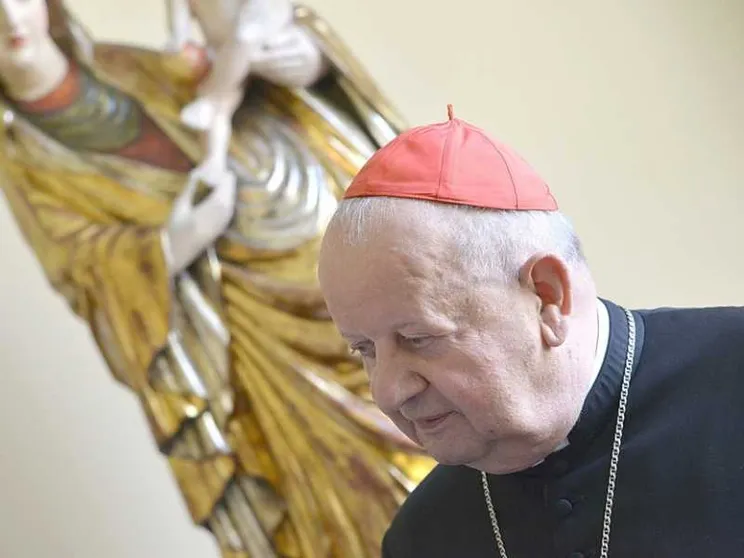 Il cardinale Dziwisz prosciolto dalle accuse