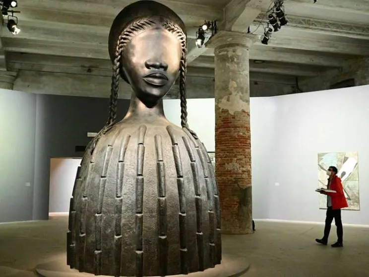 Biennale di Venezia: Simone Leigh e Gran Bretagna vincono il Leone d'Oro