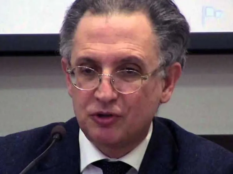 La chiesa è madre: fa e chiede pace pure quando il mondo non capisce