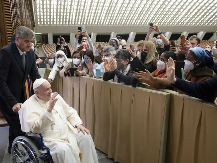 Papa alle religiose: riconosce la propria fragilità e piegarsi a quelle altrui