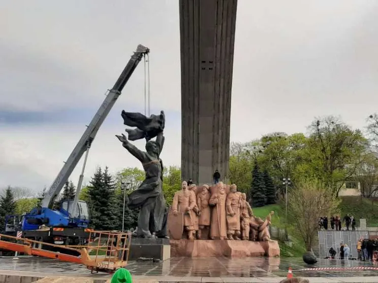 I russi anti Putin che nessuno vuole: in fuga da Mosca, ma scomodi a Kiev