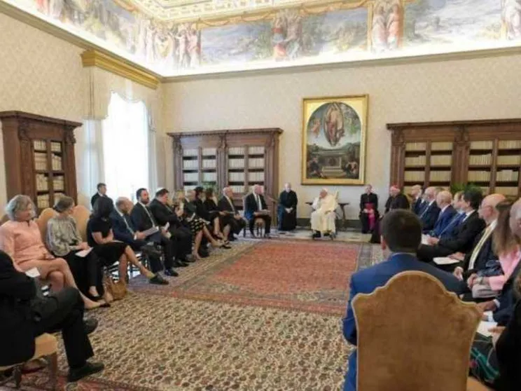 Il Papa: «La guerra è un inganno, la fraternità costruisce la pace»