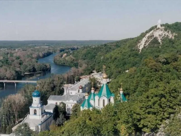 Colpito lo storico monastero di Svyatogorsk: morti due monaci e una suora