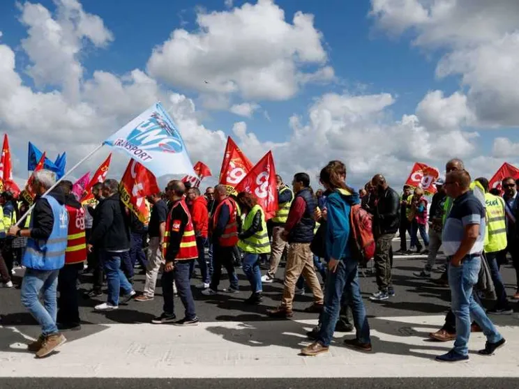 Meno orario oppure più salario? Francia ancora divisa sul lavoro