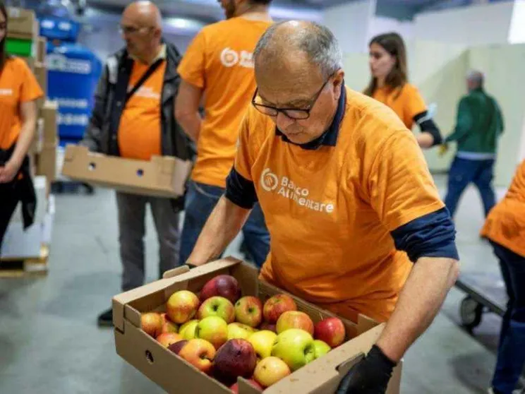 Aumentano i poveri ma cibo e aiuti sono a rischio. Terzo settore in difficoltà