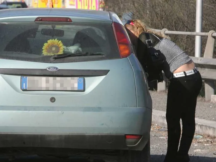 «Punire i clienti»: la legge che vuole salvare le prostitute