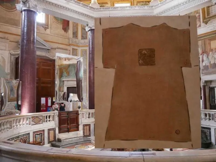 L'arte di Sidival Fila e l'intreccio della tunica di Dio