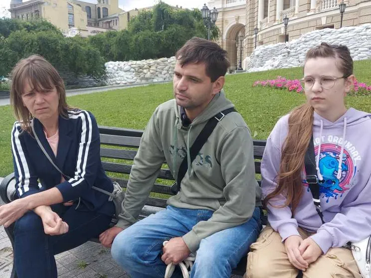 «Noi in ostaggio a Mariupol. Putin ci ha tolto tutto, perciò lo denunciamo»