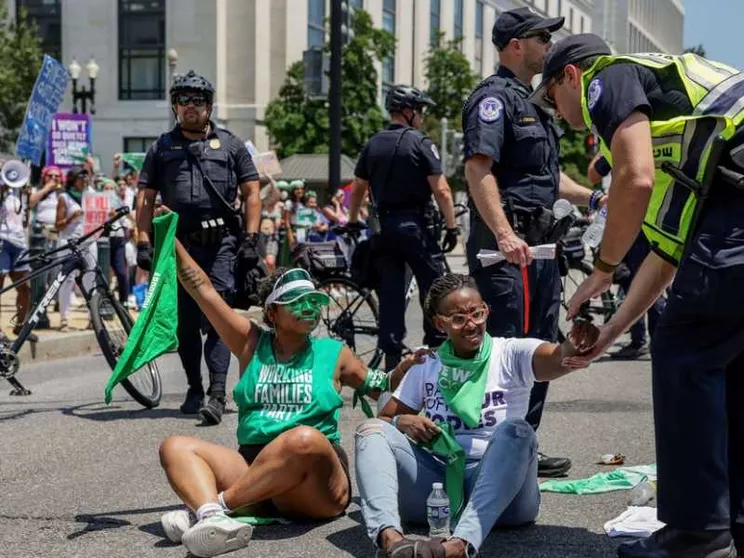 Aborto, vandalizzate sei chiese cattoliche. Biden condanna le violenze