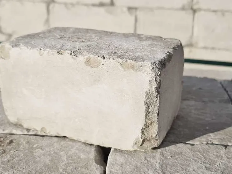 Non basta un sanpietrino a fare un altare