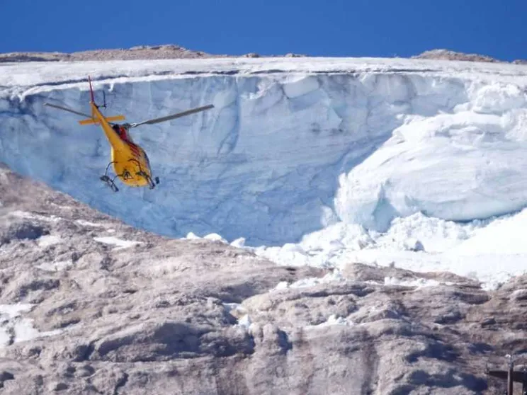 Marmolada, ritrovati altri 2 corpi. «Forse alpinisti della stessa cordata»