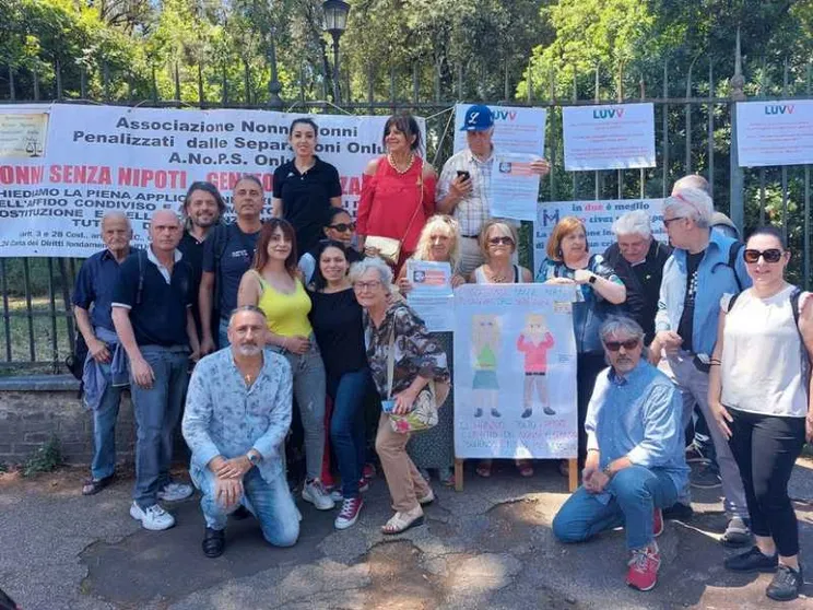 Troppi minori 'rubati' dall'Italia. Genitori disperati: nessun aiuto