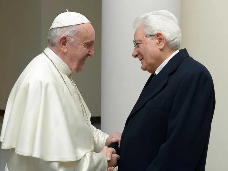 Gli 81 anni di Mattarella. Il Papa: suo contributo all'Italia fondamentale