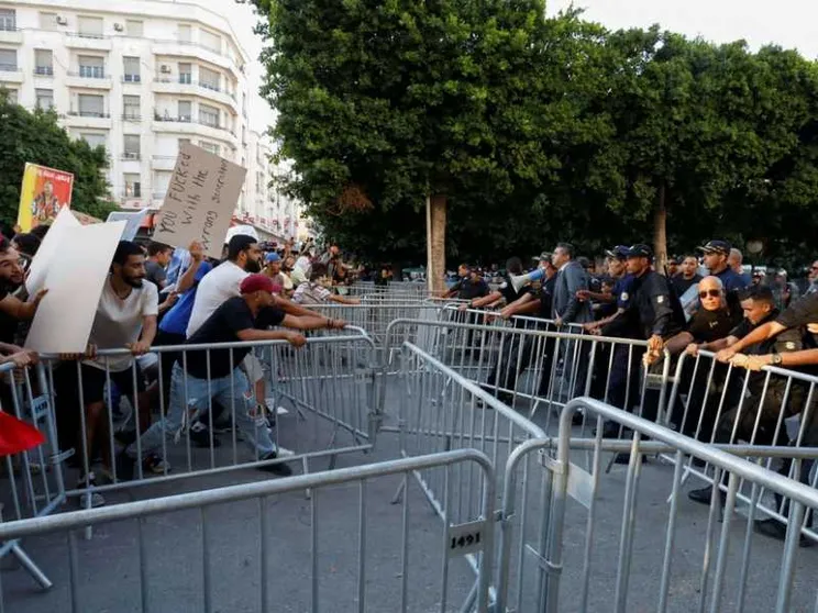Rischio di involuzione autoritaria nel voto che spacca la Tunisia