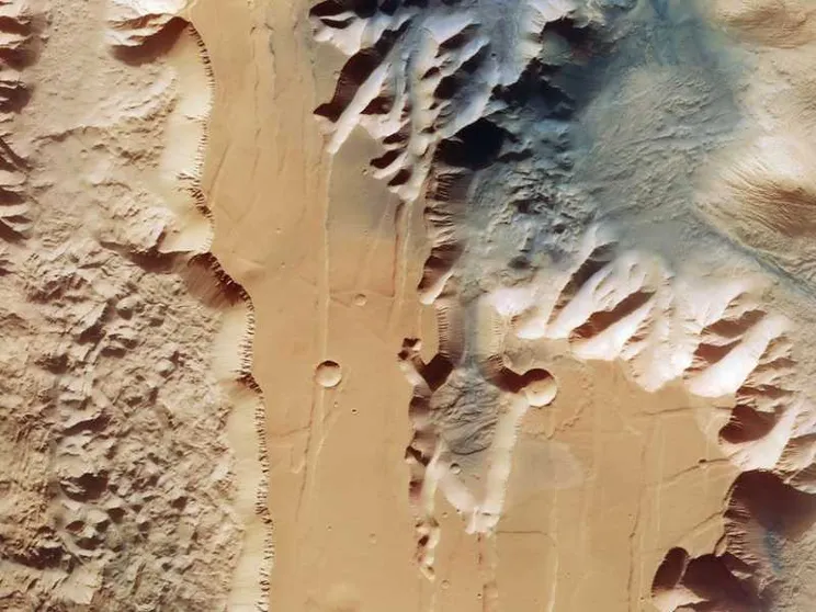 Ecco il "Gran Canyon" di Marte: 4mila km di lunghezza e 7 di profondità