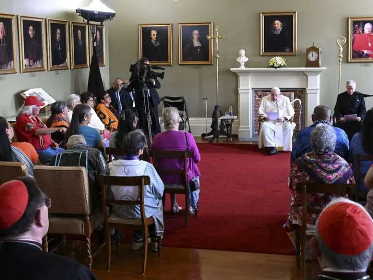 Papa Francesco agli indigeni: sono qui come fratello per la riconciliazione